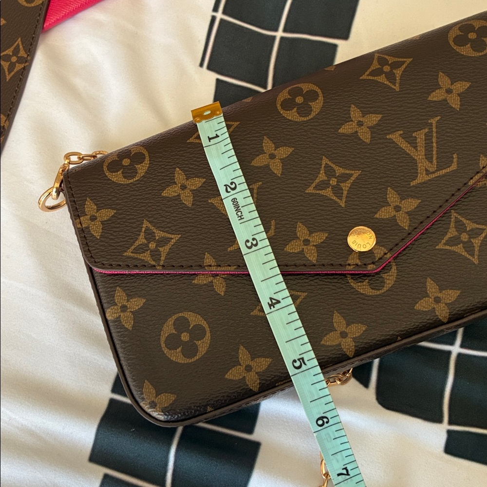 Louis Vuitton Pochette Félicie in Monogram - removable gold chain & Pink lining - Picture 17 of 17